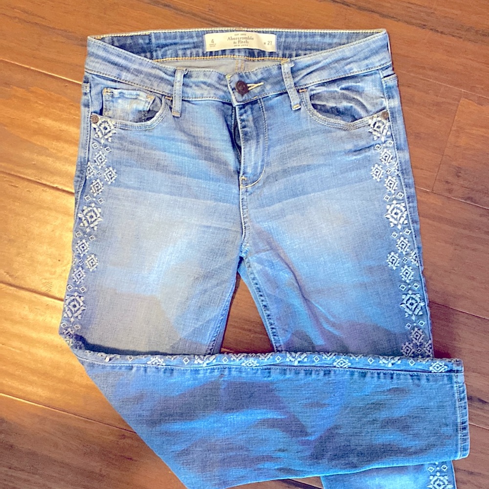 Abercrombie & Fitch vintage jeans with embroidery